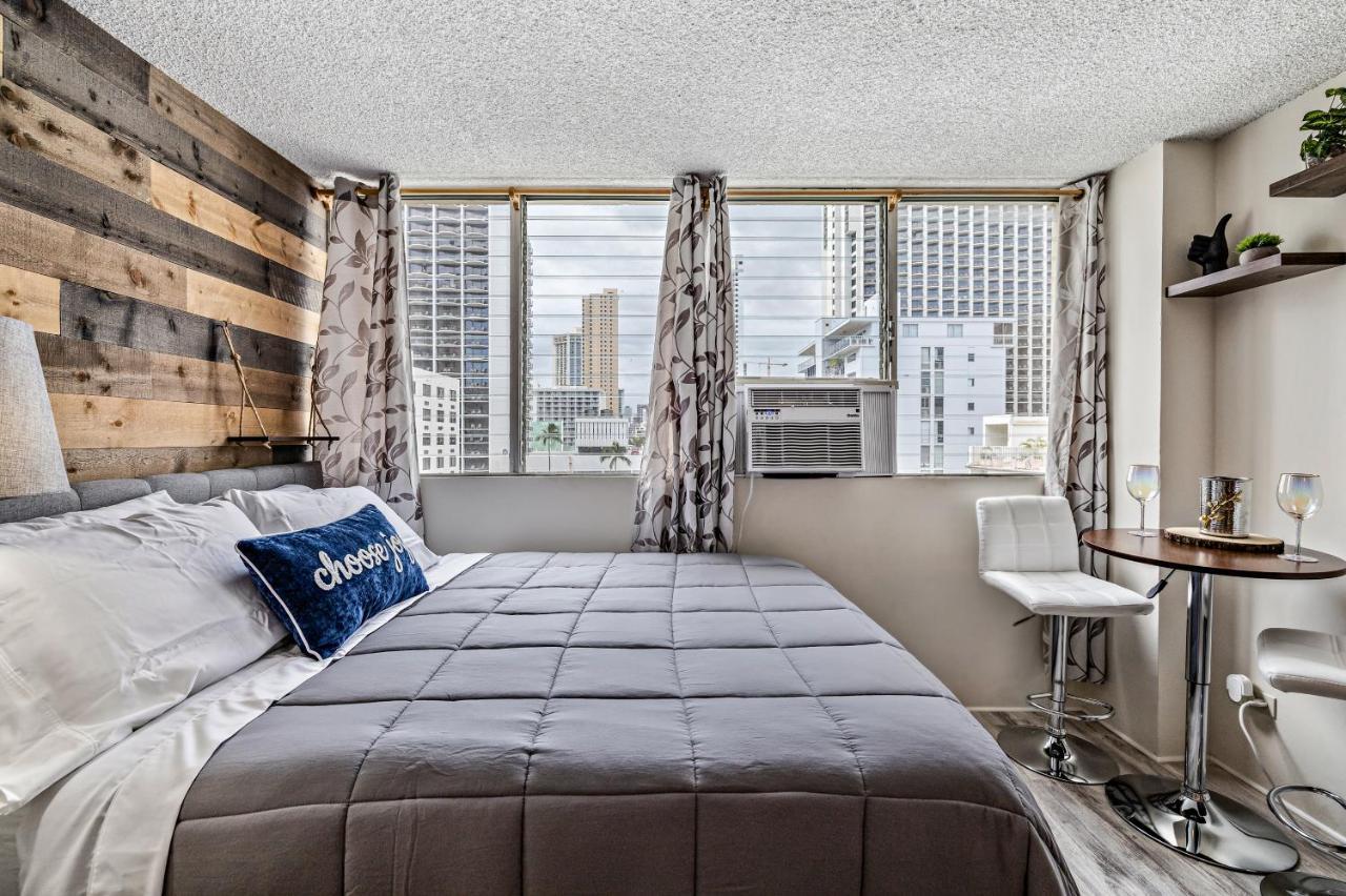 Modern Waikiki Condo Perfect For Beach Getaway! Гонолулу Экстерьер фото