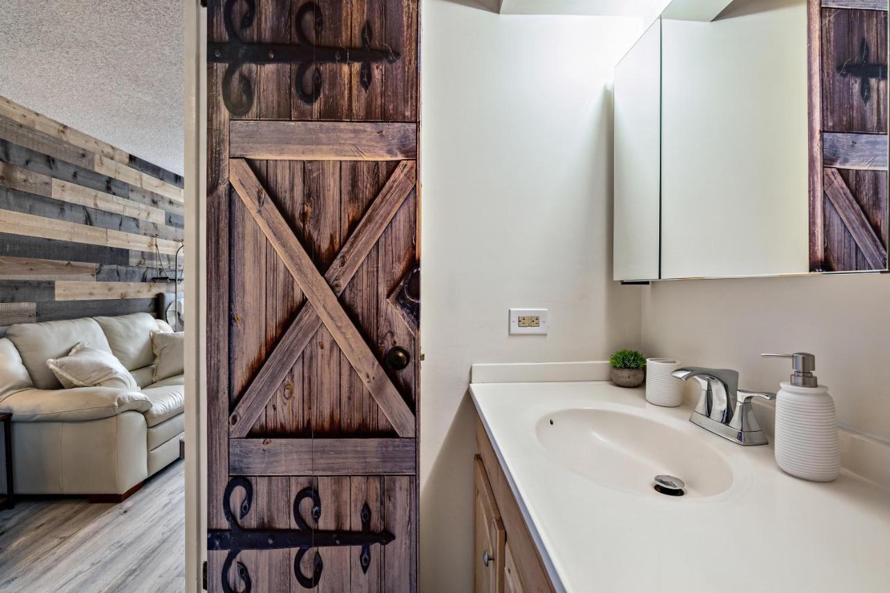 Modern Waikiki Condo Perfect For Beach Getaway! Гонолулу Экстерьер фото