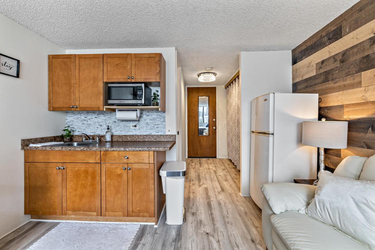 Modern Waikiki Condo Perfect For Beach Getaway! Гонолулу Экстерьер фото