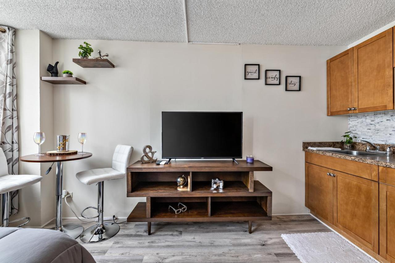 Modern Waikiki Condo Perfect For Beach Getaway! Гонолулу Экстерьер фото