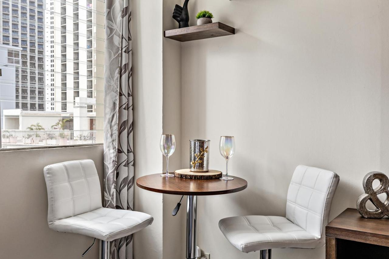 Modern Waikiki Condo Perfect For Beach Getaway! Гонолулу Экстерьер фото