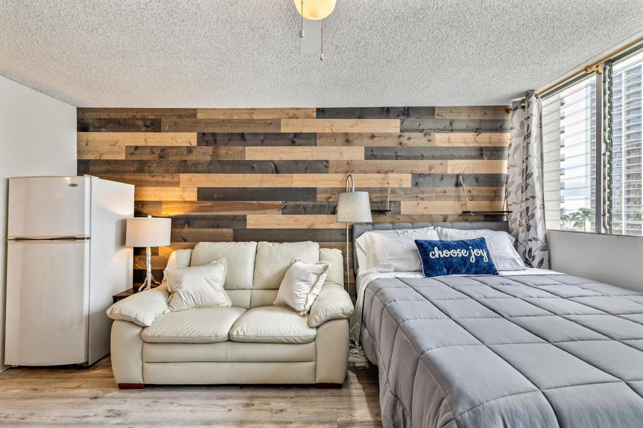 Modern Waikiki Condo Perfect For Beach Getaway! Гонолулу Экстерьер фото