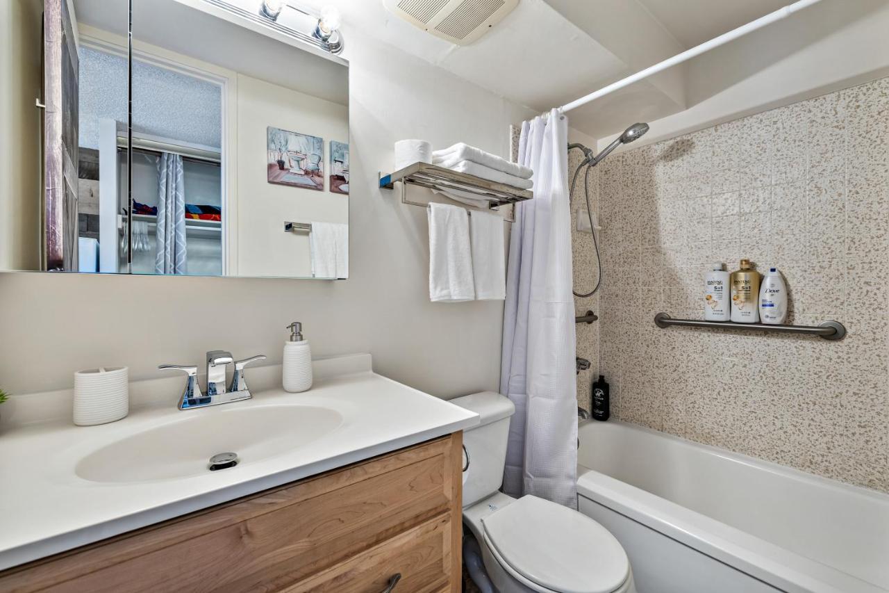 Modern Waikiki Condo Perfect For Beach Getaway! Гонолулу Экстерьер фото