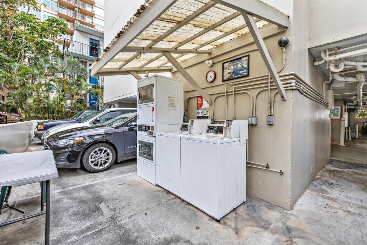 Modern Waikiki Condo Perfect For Beach Getaway! Гонолулу Экстерьер фото