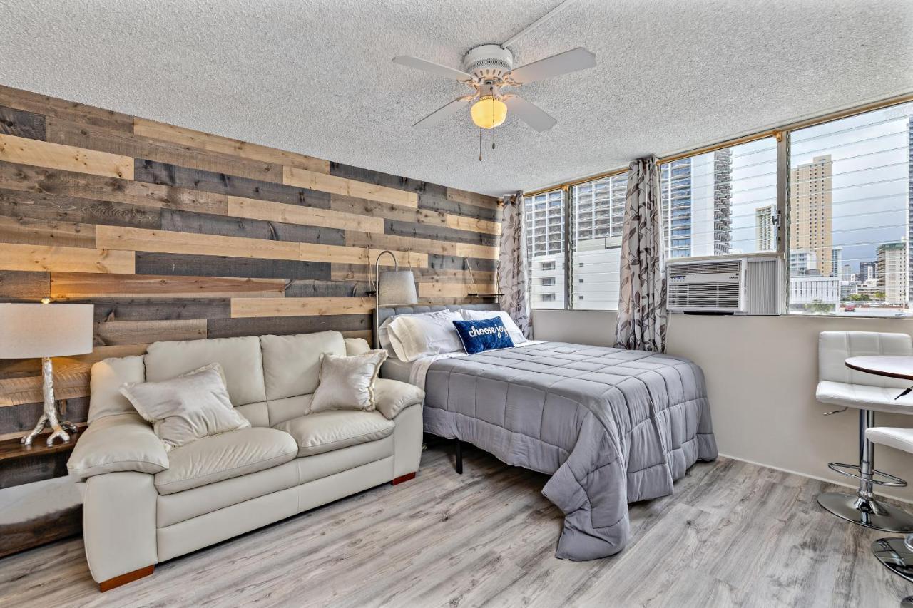 Modern Waikiki Condo Perfect For Beach Getaway! Гонолулу Экстерьер фото