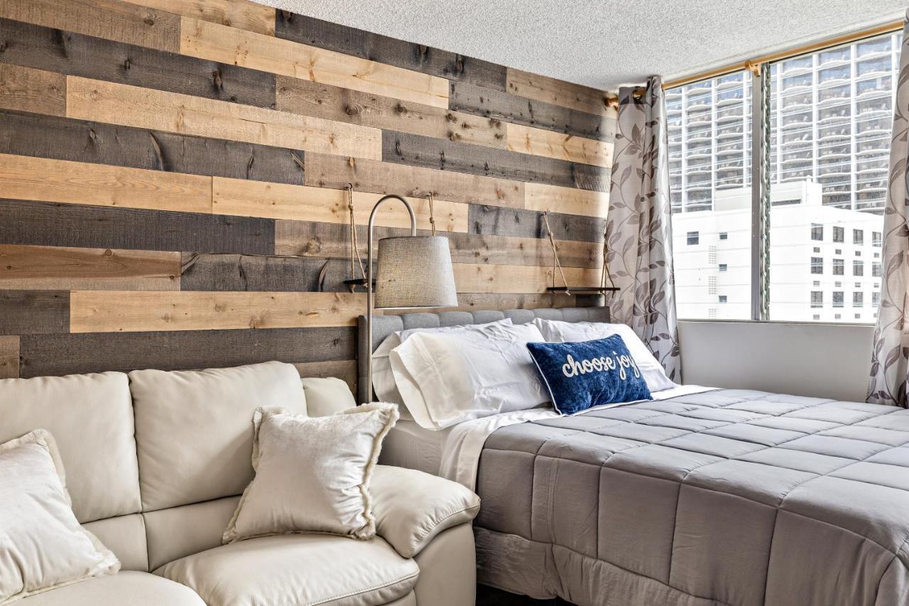 Modern Waikiki Condo Perfect For Beach Getaway! Гонолулу Экстерьер фото