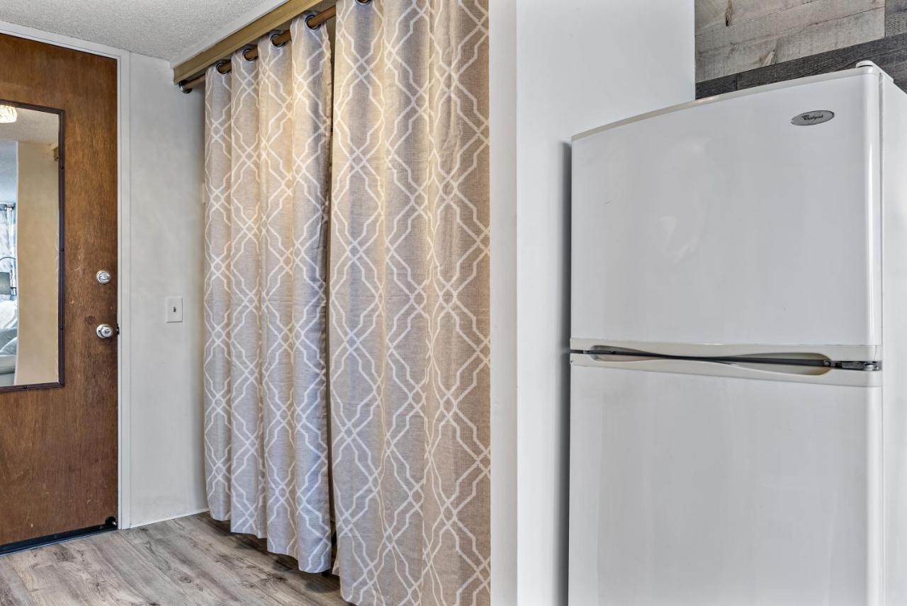 Modern Waikiki Condo Perfect For Beach Getaway! Гонолулу Экстерьер фото
